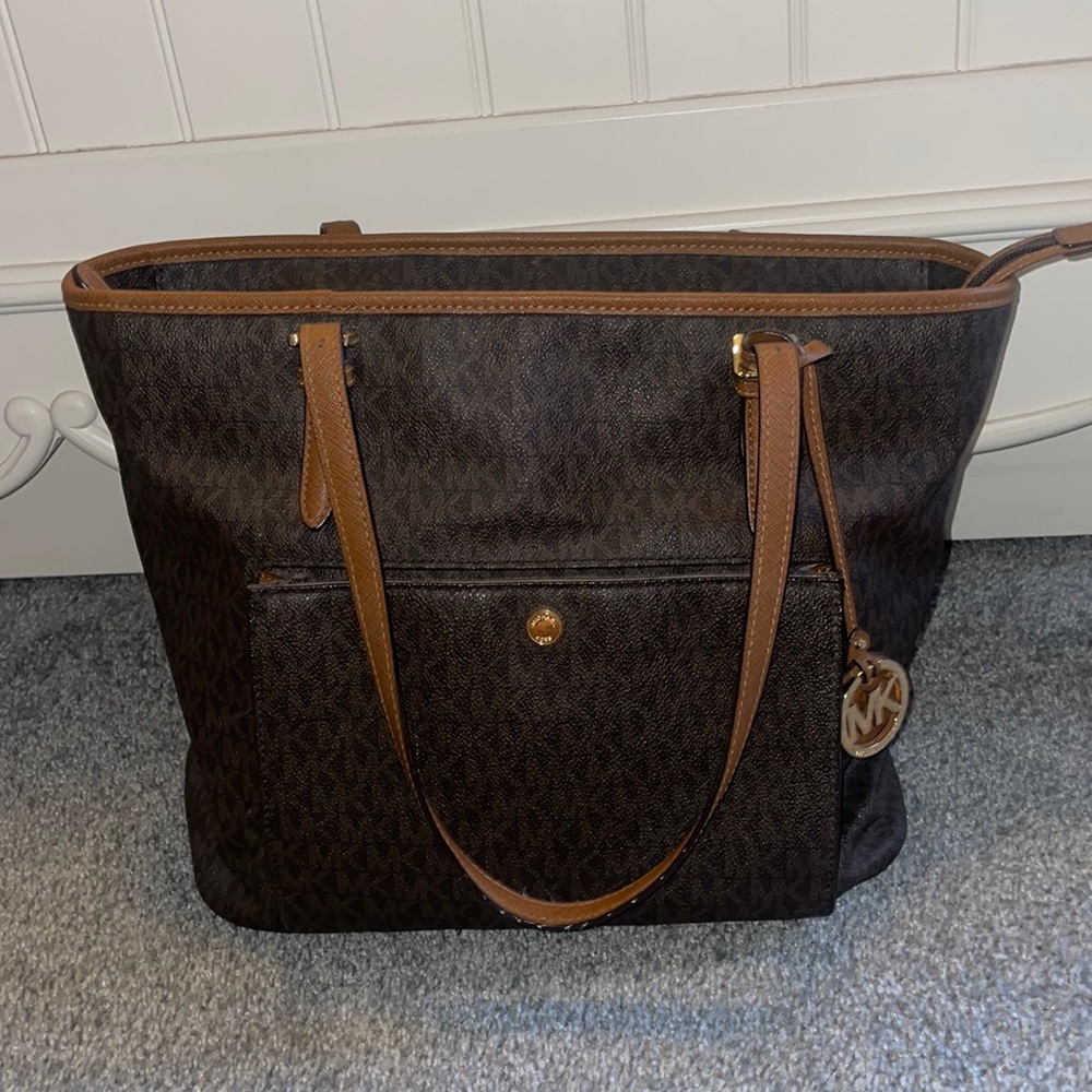 Brown Michael Kors pocketbook